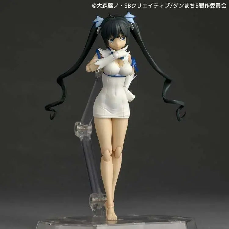 REVOLTECH DANMACHI (IS IT WRONG TO TRY TO PICK UP GIRLS IN A DUNGEON?) HESTIA ACTION Figura