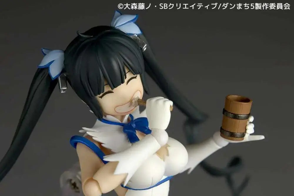 REVOLTECH DANMACHI (IS IT WRONG TO TRY TO PICK UP GIRLS IN A DUNGEON?) HESTIA ACTION Figura