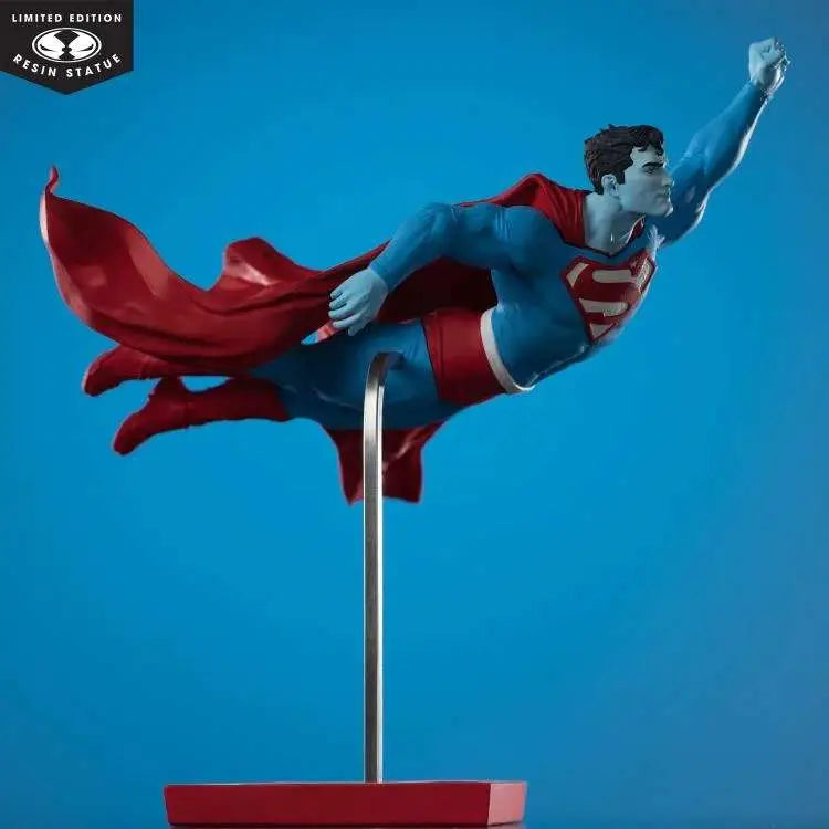 DC DIRECT SUPERMAN RED & BLUE SUPERMAN BY LEE BERMEJO RESIN Estatua