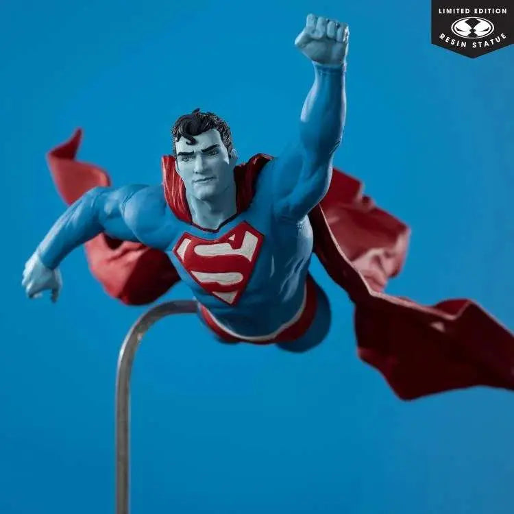 DC DIRECT SUPERMAN RED & BLUE SUPERMAN BY LEE BERMEJO RESIN Estatua Frikytopia
