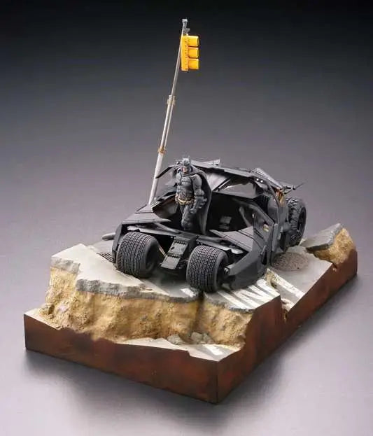 THE DARK KNIGHT TRILOGY LEGACY BATMOBILE TUMBLER IN GOTHAM CITY DIORAMA Frikytopia