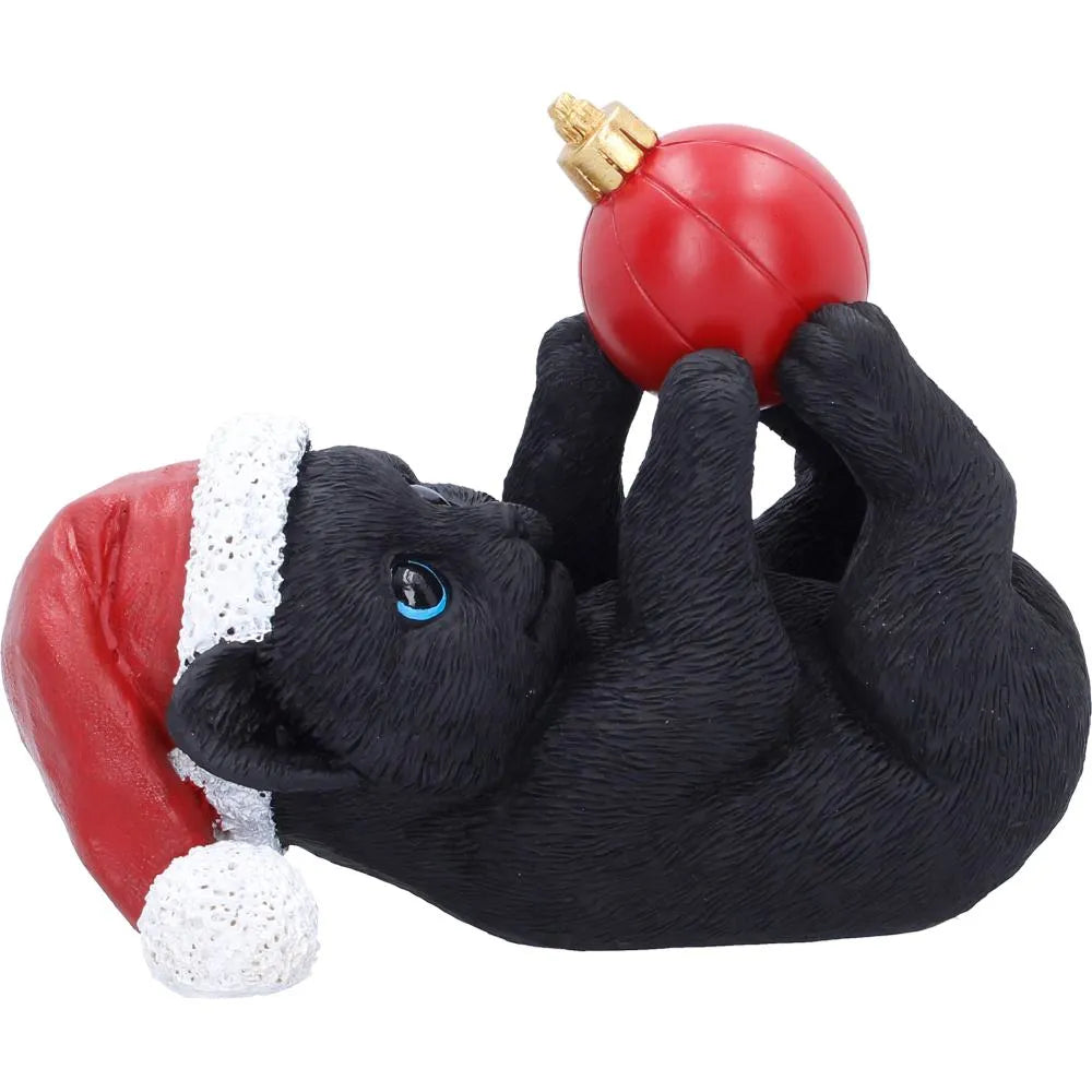 BLACK CAT IN SANTA HAT PLAYING WITH BAUBLE Figura