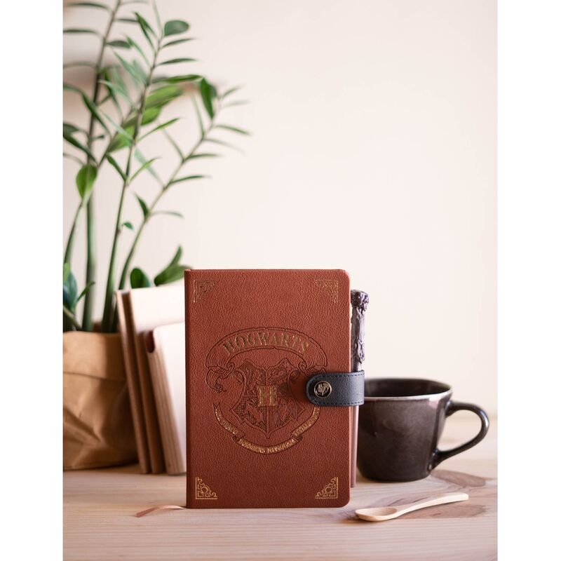 Cuaderno A5 Premium + Boligrafo Varita Hogwarts Harry Potter