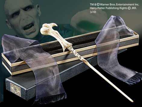 Replica the noble collection harry potter varita de lord voldemort en caja de olivander Frikytopia