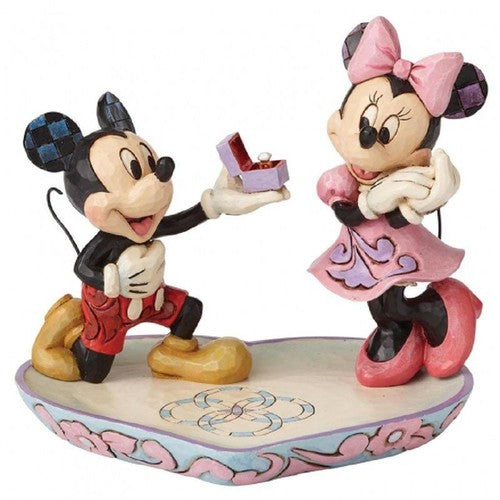 Figura Enesco Disney Tradiciones Mickey & Minnie Pedida de Mano