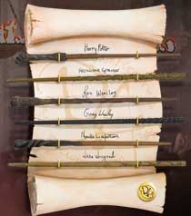 Replica the noble collection harry potter ejercito de dumbledore coleccion 6 varitas en exposicion Frikytopia
