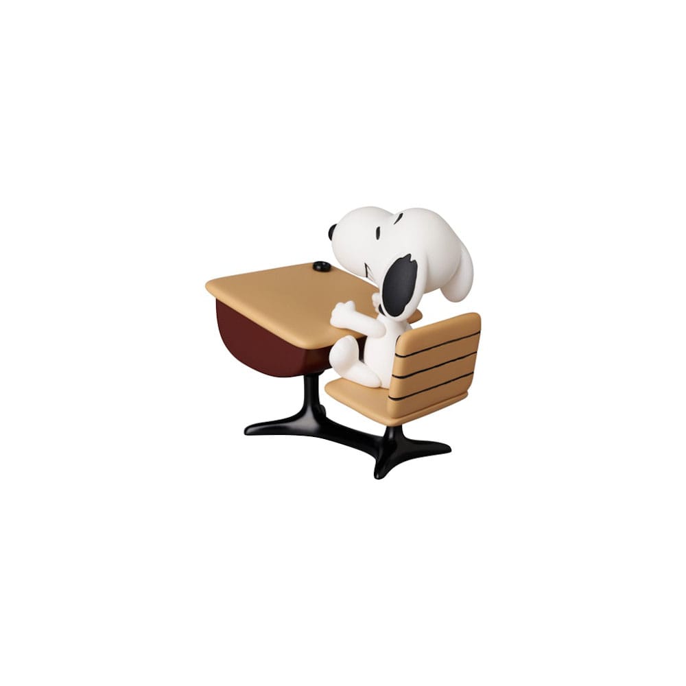 Peanuts Minifigura UDF Serie 18 Snoopy With Desk 9 cm