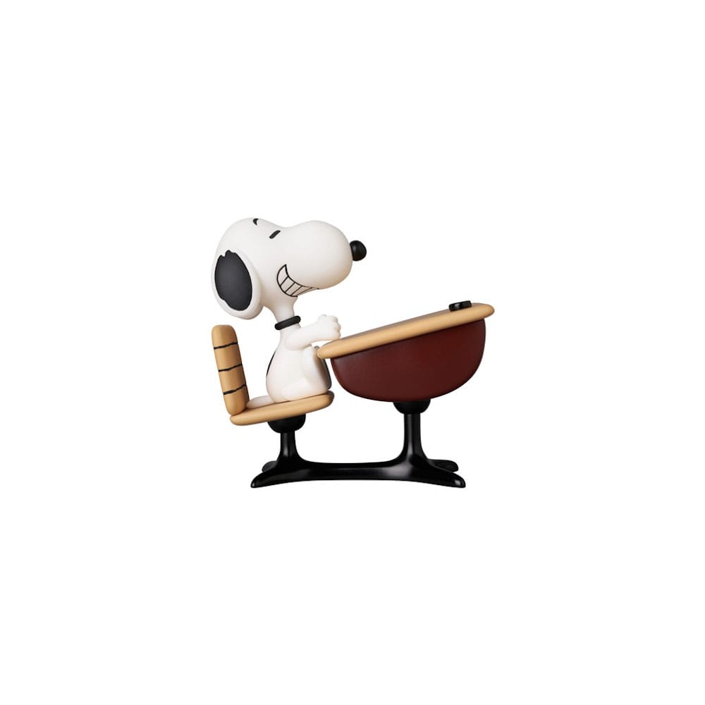 Peanuts Minifigura UDF Serie 18 Snoopy With Desk 9 cm