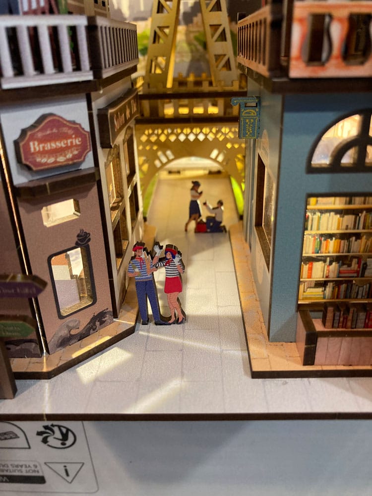 Paris Maqueta Book Nook Tiny Adventures 23 cm