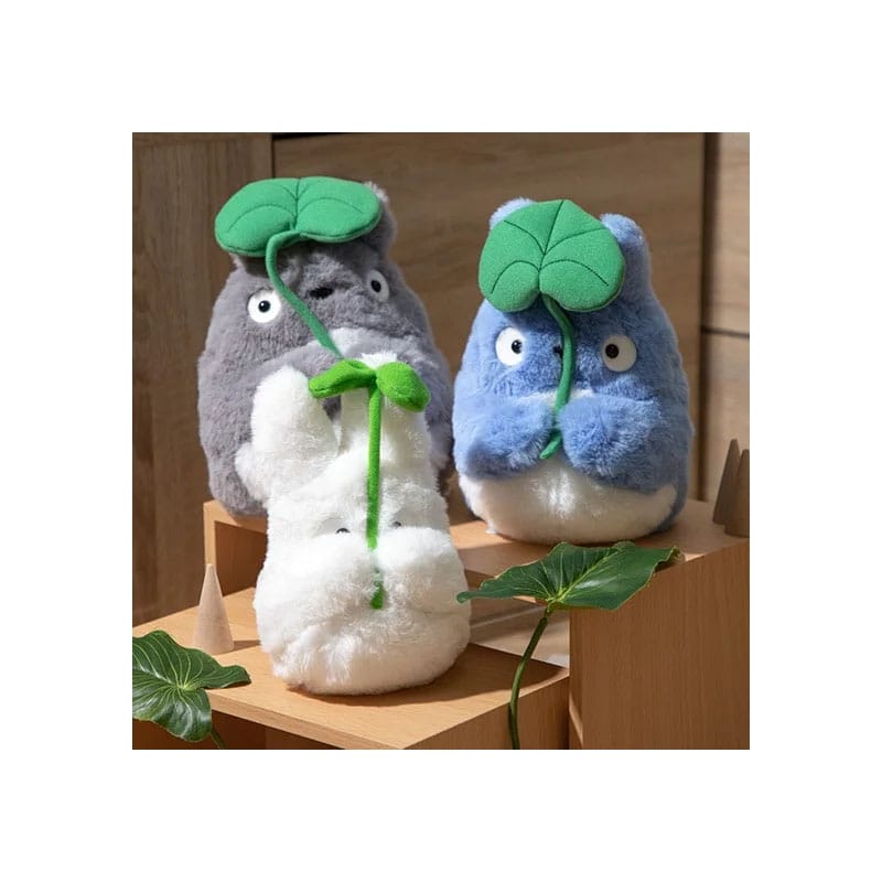 Mi vecino Totoro Nakayoshi Figura de peluche Medium Totoro with leaf 20 cm