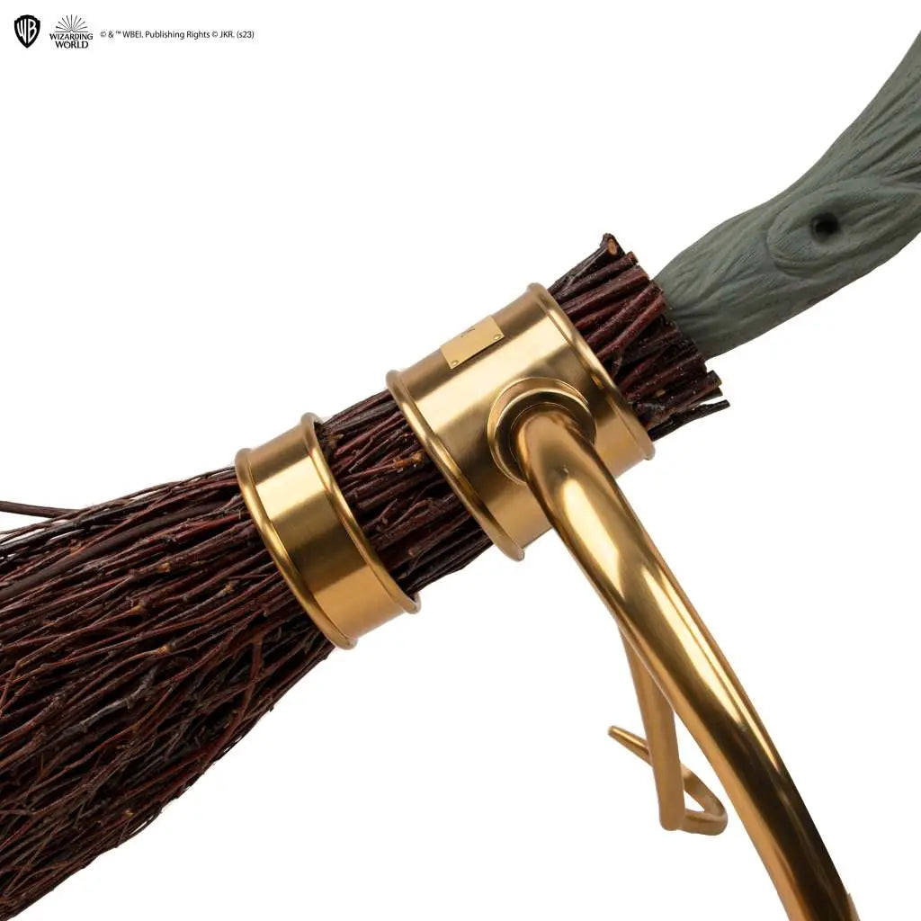 Harry Potter Réplica 1/1 Escoba Saeta de Fuego 2022 Edition