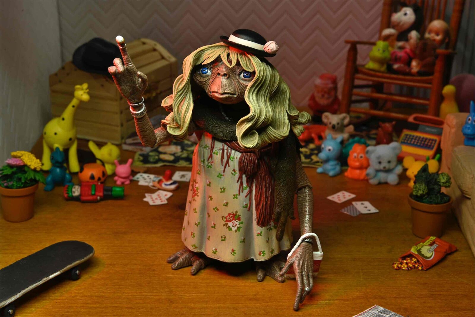 Figura neca e t el extraterrestre ultimate dress up e t 40 aniversario Frikytopia