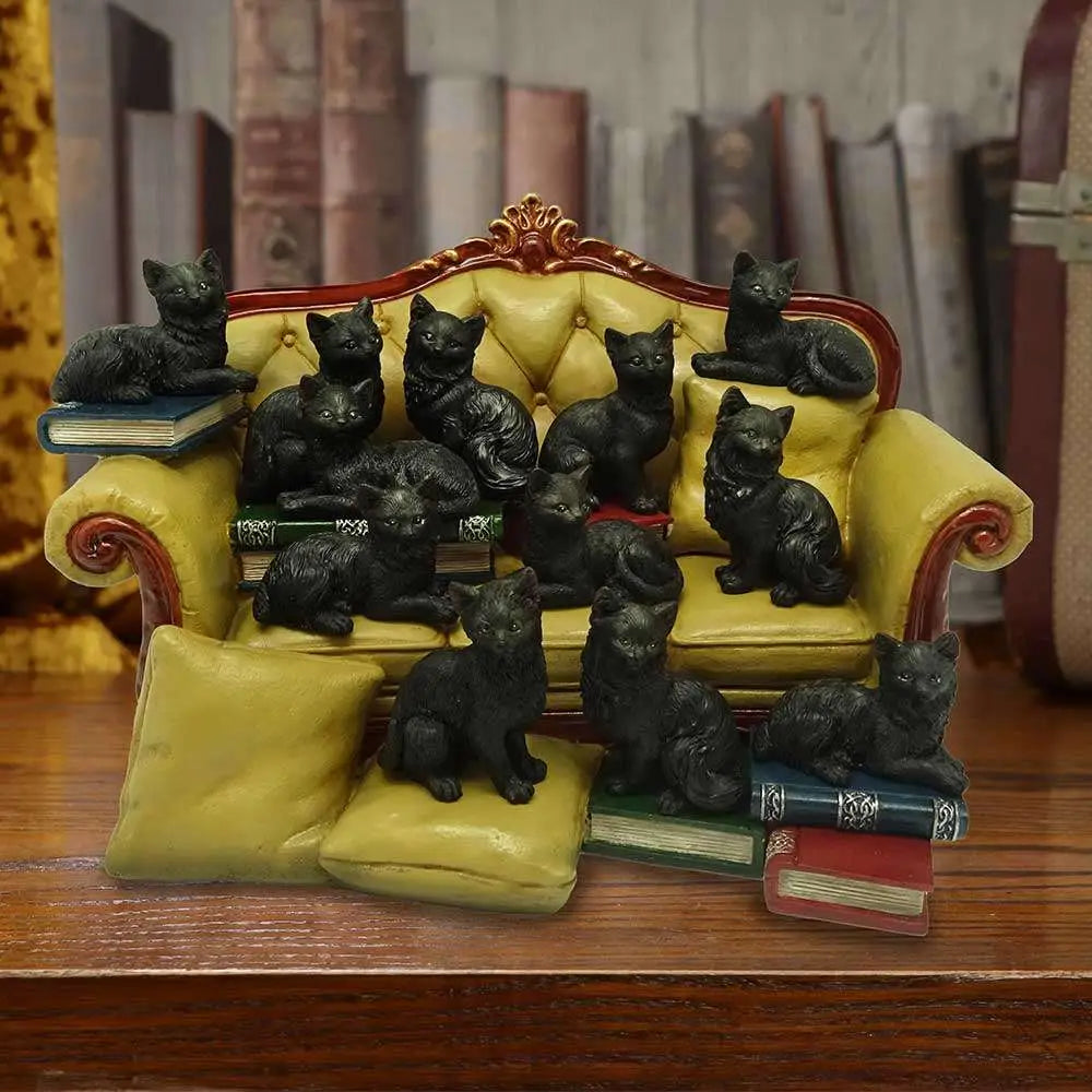 COUCH CLOWDER WITH 48 DISPLAY CATS Frikytopia