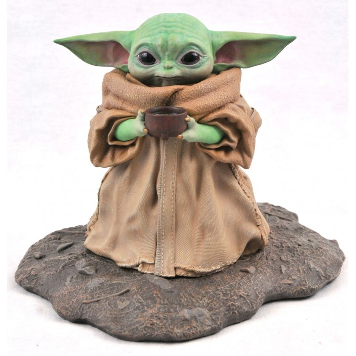 Figura diamond collection star wars the mandalorian the child con sopa resina 20 cm milestones 1 - 2 scale Frikytopia