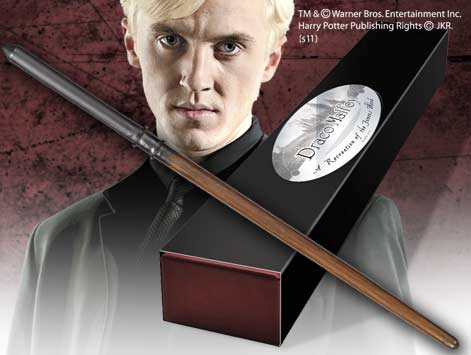 Replica the noble collection harry potter draco malfoy varita con caja y placa de identificacion Frikytopia