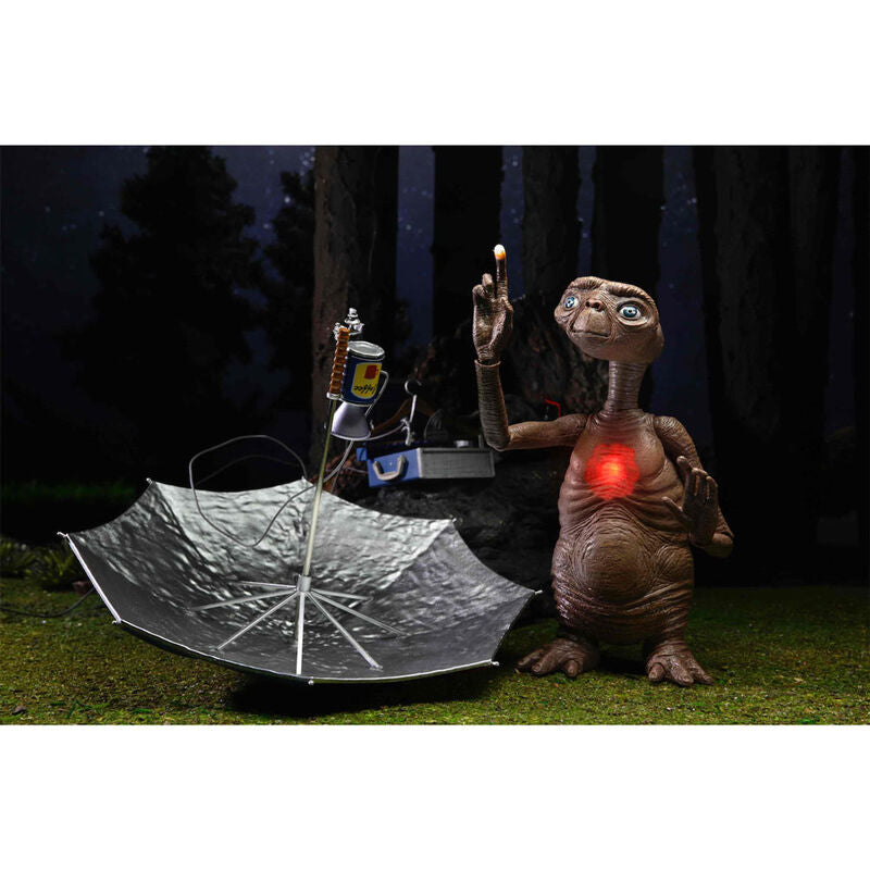 Figura NECA Ultimate Deluxe E.T. con pecho LED 40 aniversario: ¡La mejor opción para los fans de E.T. con iluminación especial!