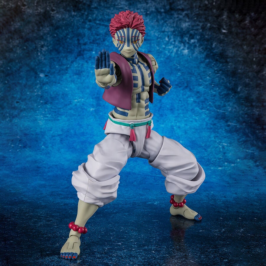 Figura Akaza Demon Slayer 14.5cm Frikytopia