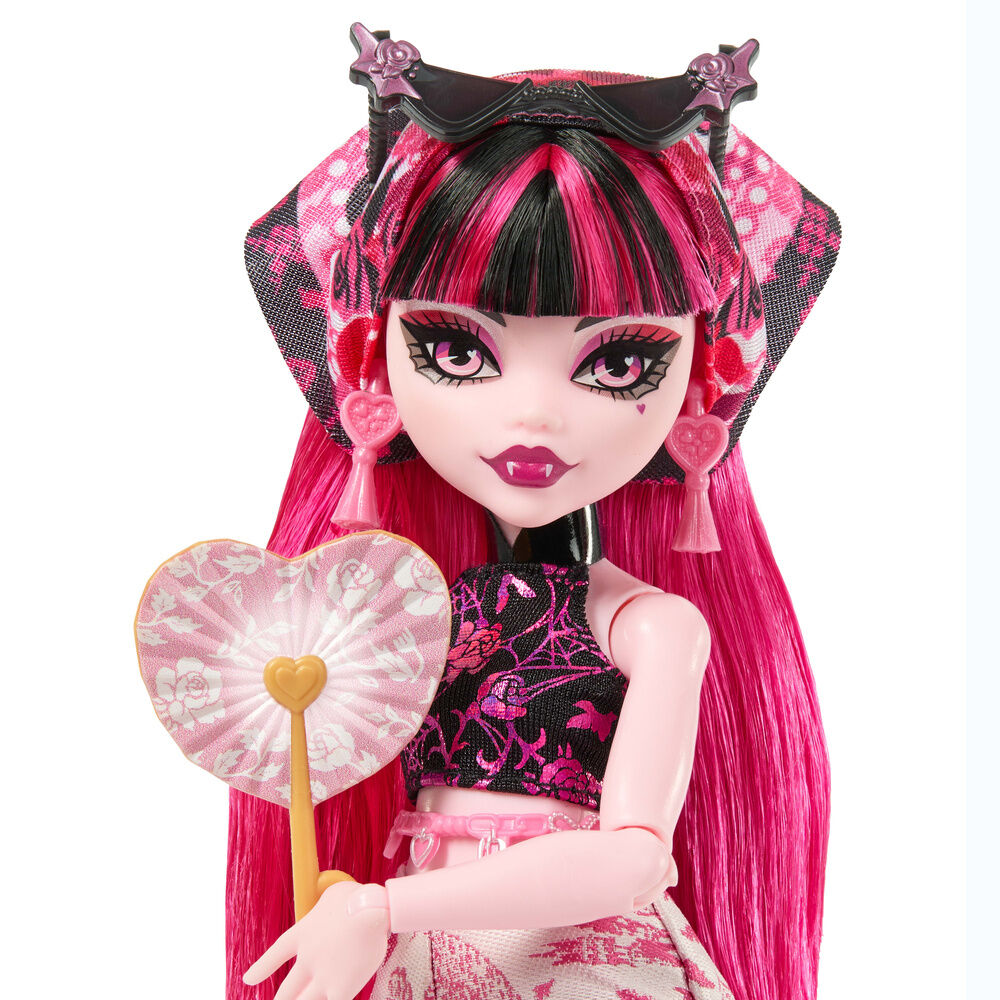 Monster High Skulltimate Secrets Muñeca  Destination: Gore-geous Oasis - Draculaura