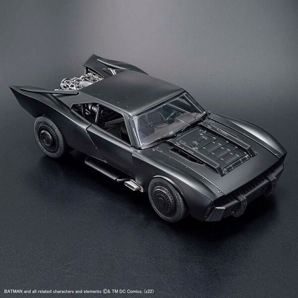 BATMAN NEW BATMOBILE 1/35 MODEL KIT