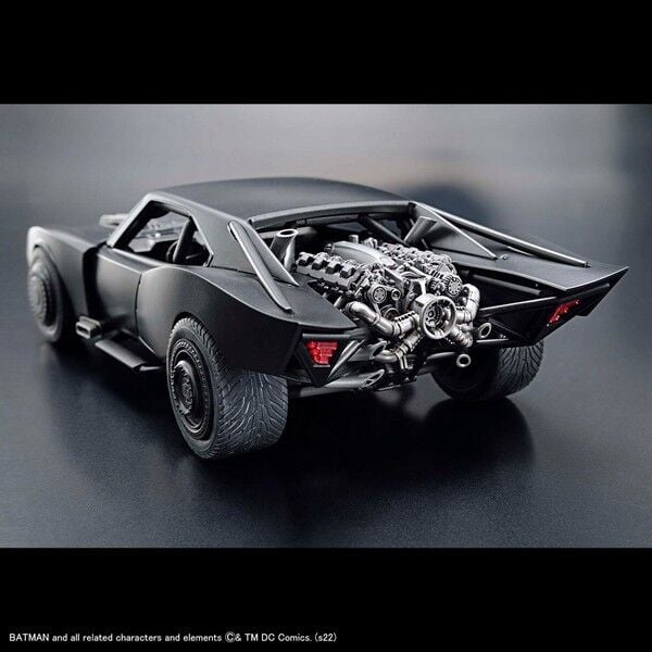BATMAN NEW BATMOBILE 1/35 MODEL KIT