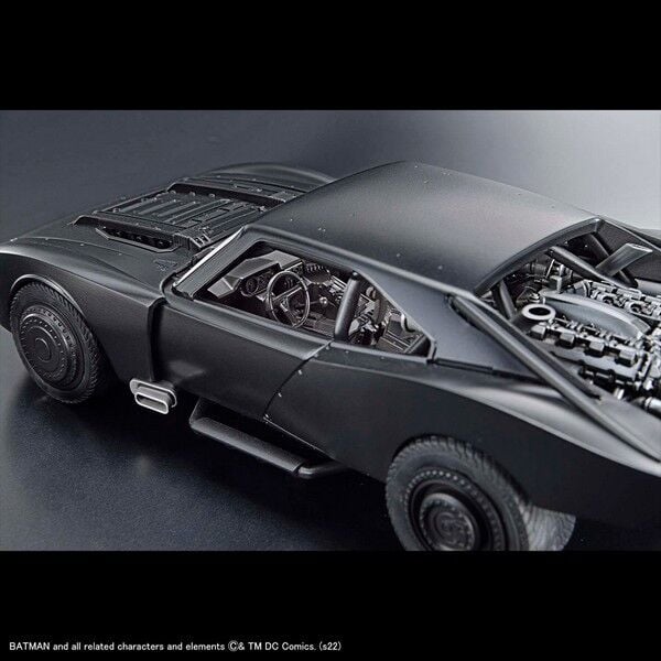 BATMAN NEW BATMOBILE 1/35 MODEL KIT