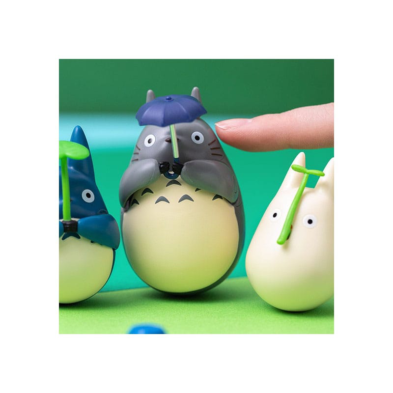 Mi vecino Totoro Figura de fondo redondo Big Totoro with leaf 7 cm