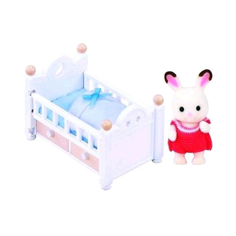 Sylvanian Families: Conejo Chocolate bebé con cuna Figura 5 cm Frikytopia