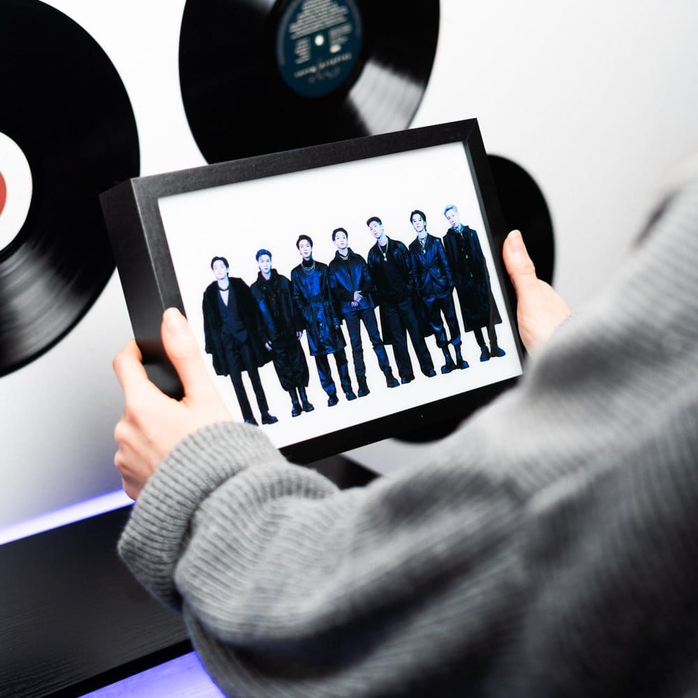 BTS Impresión LED Enmarcada