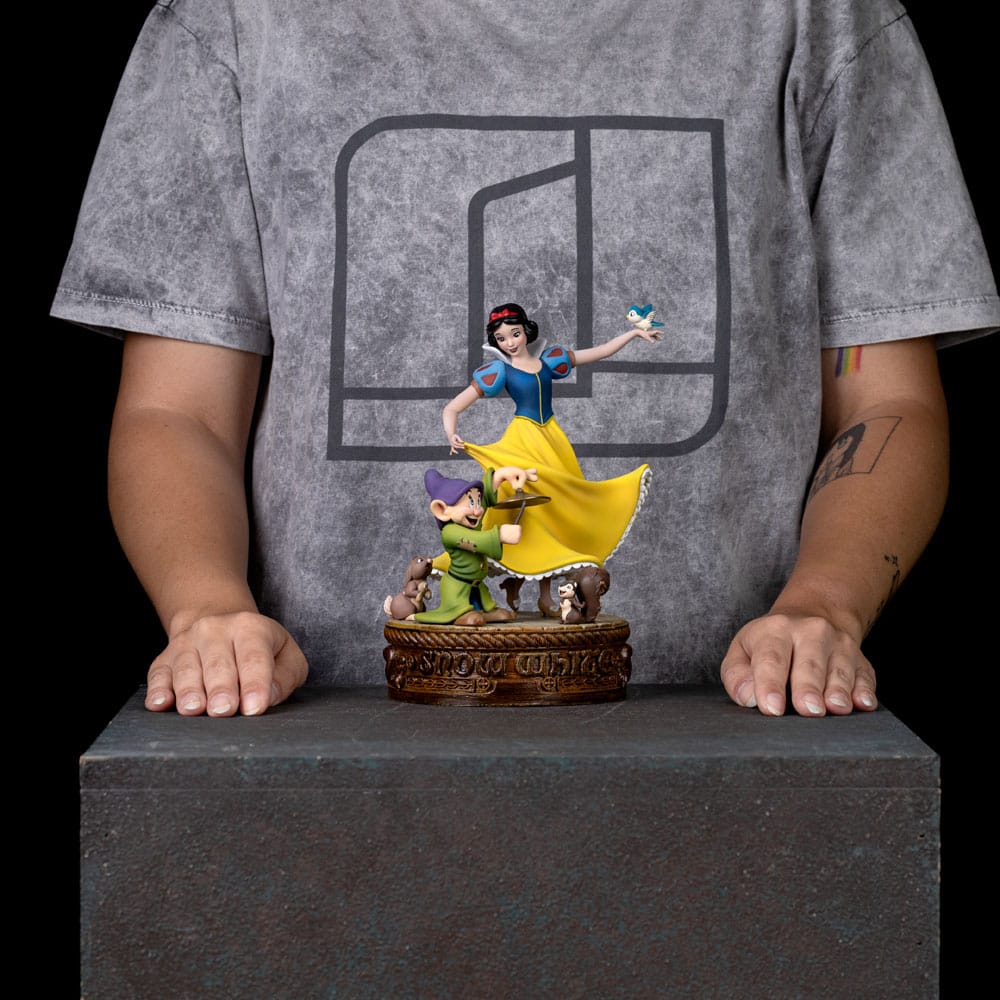 DISNEY CLASSIC SNOW WHITE ANDTHE SEVEN DWARVES 1/10 Estatua
