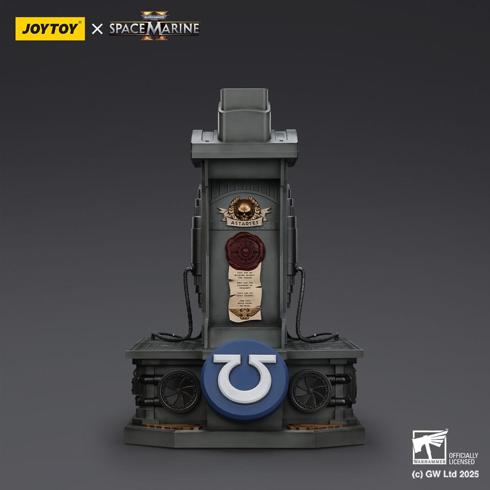 Warhammer 40,000: Space Marine 2 Réplica Ultramarines Lieutenant Titus casco con expositor 44 cm