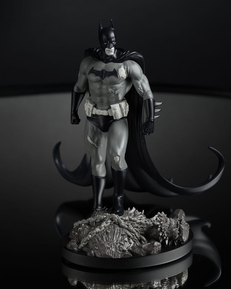 DC Direct Estatua 1/10 Batman by Bjorn Barends (Black White) 18 cm