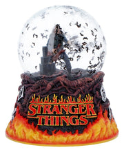 Stranger Things Globo de nieve Eddie's Sacrifice 14 cm