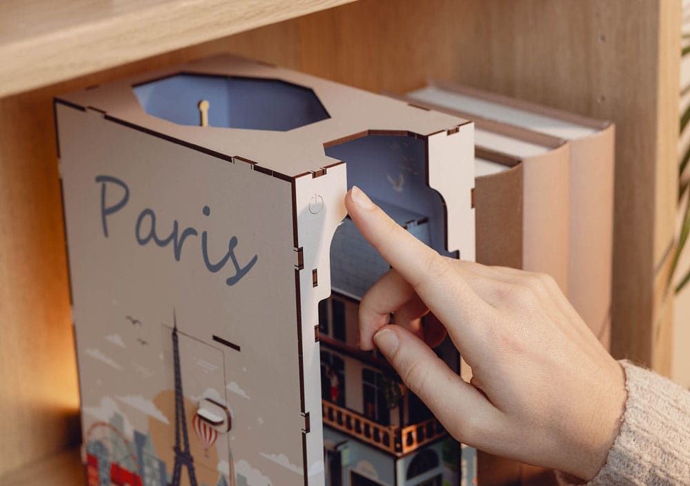 Paris Maqueta Book Nook Tiny Adventures 23 cm